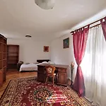 Lelia Apartament *