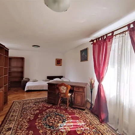 Lelia Apartman *